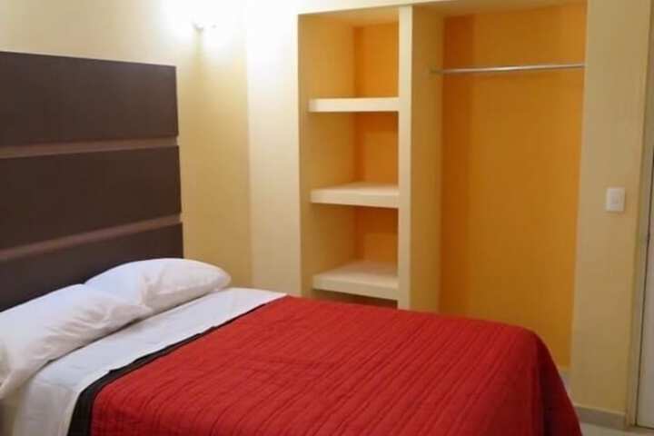 Room 6 of 16