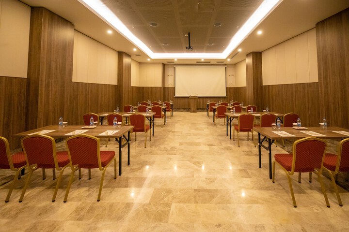 Ballroom/Hall 33 of 35