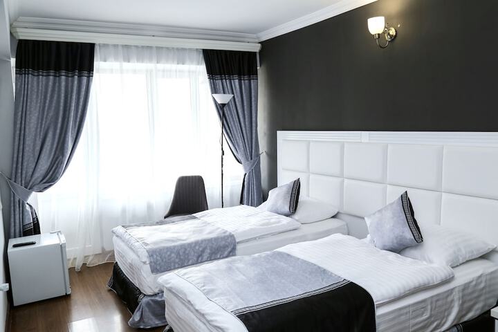 Room 4 of 48