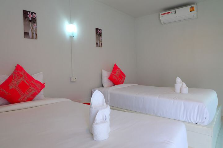Room 8 of 34