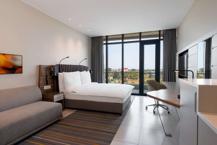 Room 27 of 313