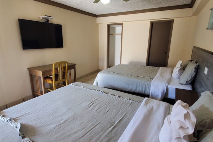 Double Executive King Bed (3 of 5)