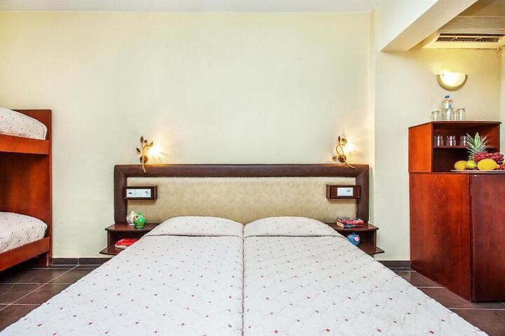 Room 4 of 48