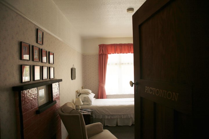 Room 2 of 39