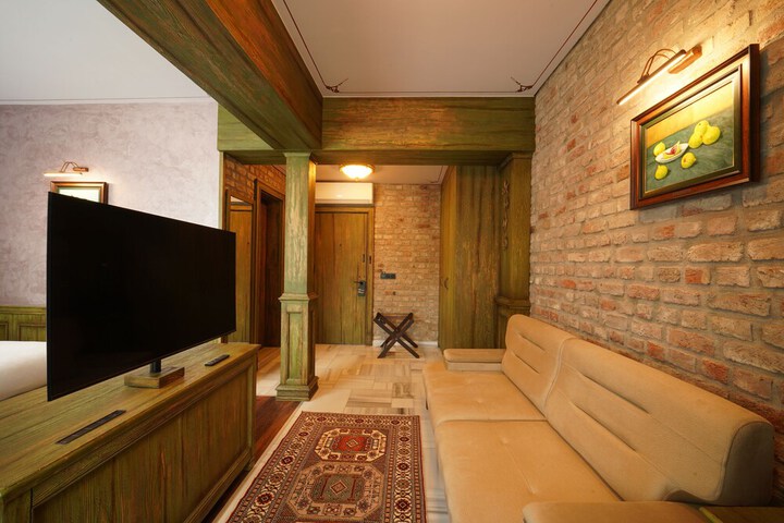 Room 10 of 31