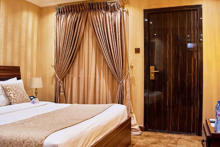 Room 4 of 15