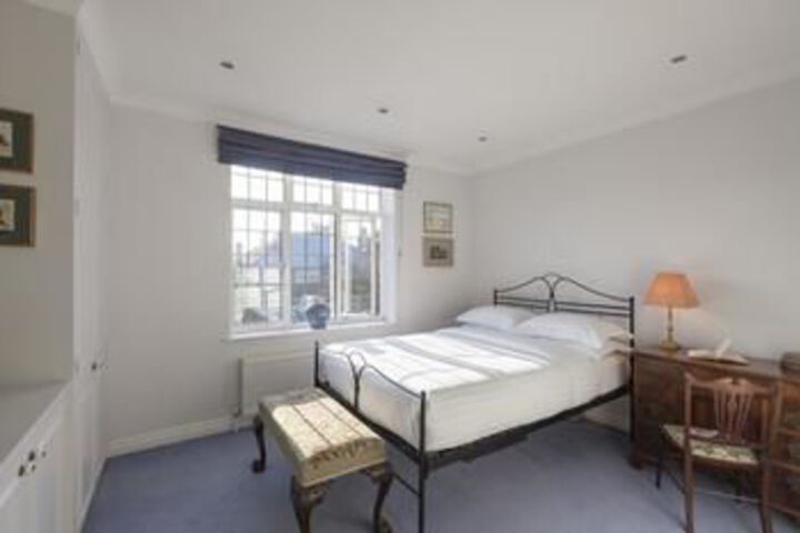 Room 16 of 60