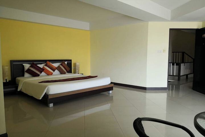 Room 26 of 40