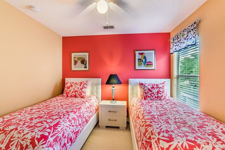 Room 6 of 34
