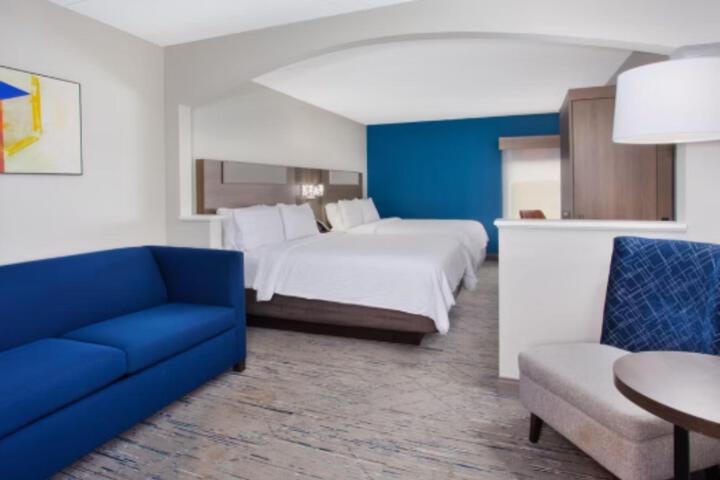2 Queen Beds (13 of 13)