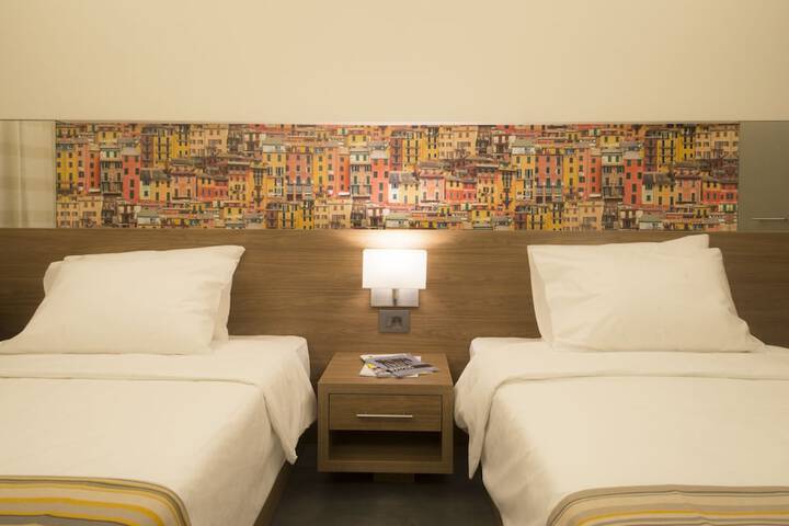 Room 8 of 76