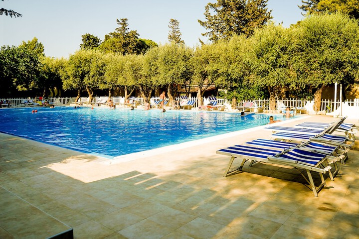Hotel Pool