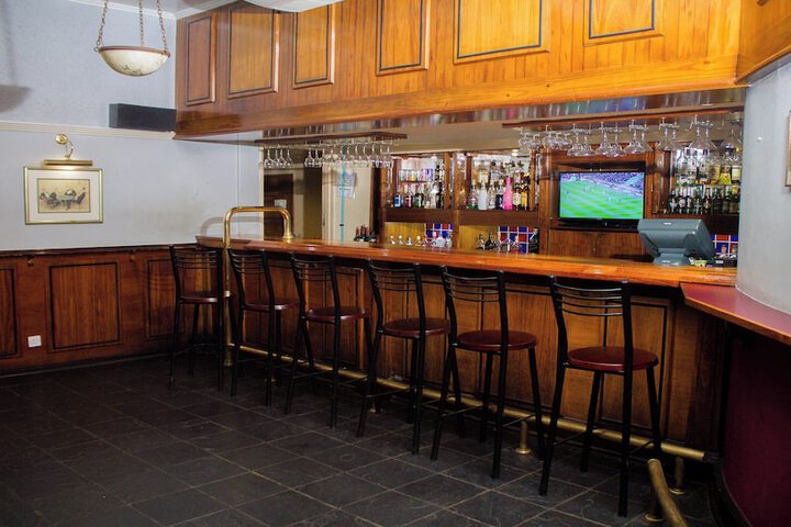 Lounge 142 of 184