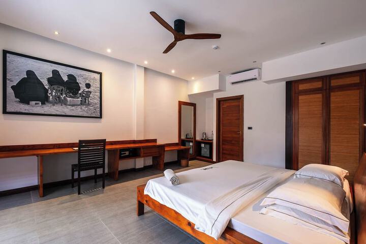 Room 9 of 85