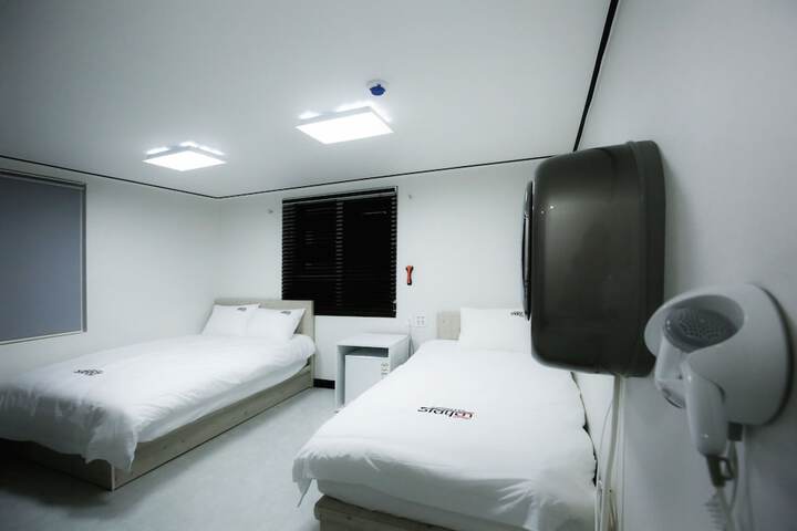 Room 16 of 46