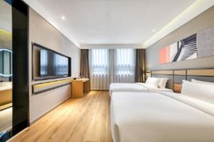 Room 11 of 11