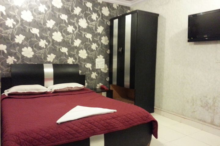 Room 4 of 28