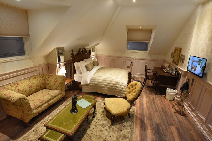Room 27 of 42