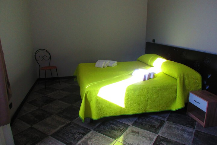 Room 6 of 33