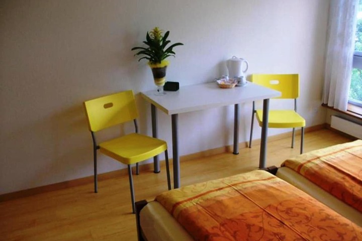 Room 6 of 34