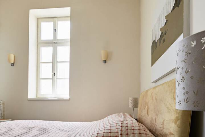Room 10 of 42