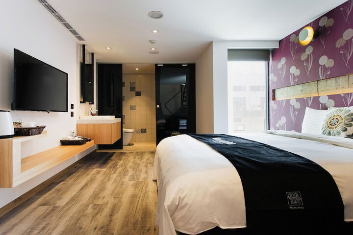 Room 27 of 68