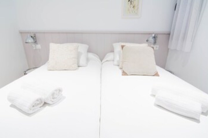 Room 44 of 61