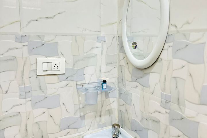 Room 12 of 16