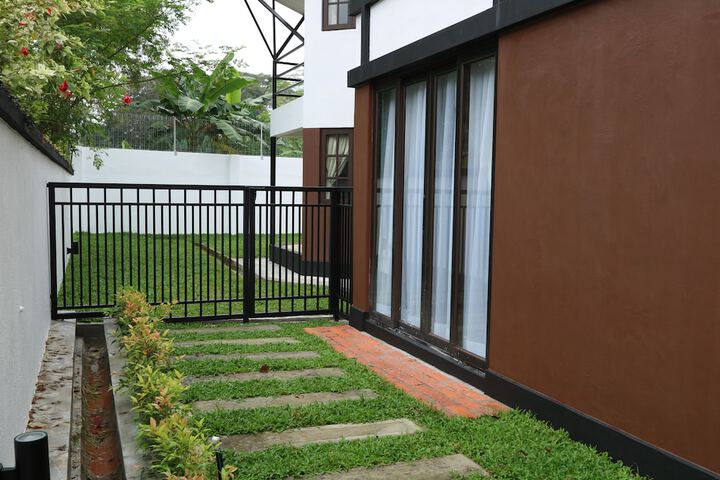 Hotel Exterior 34 of 41