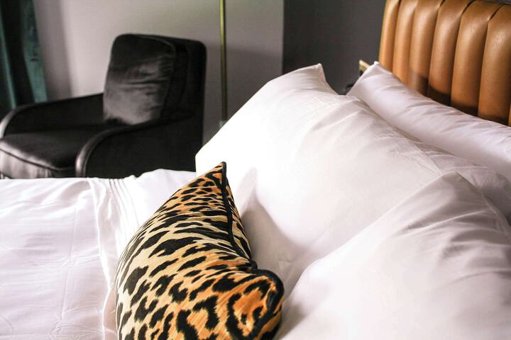 1 King Bed (9 of 10)