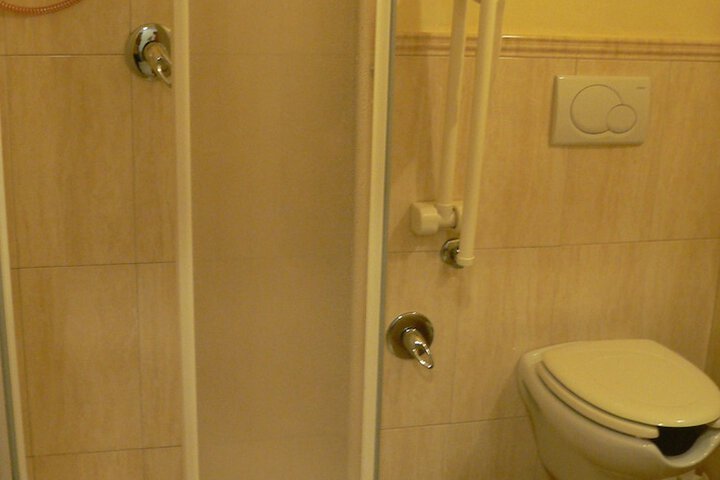 Room 34 of 64
