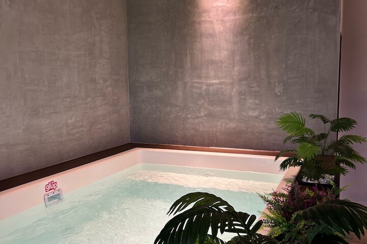 Pool 79 of 85