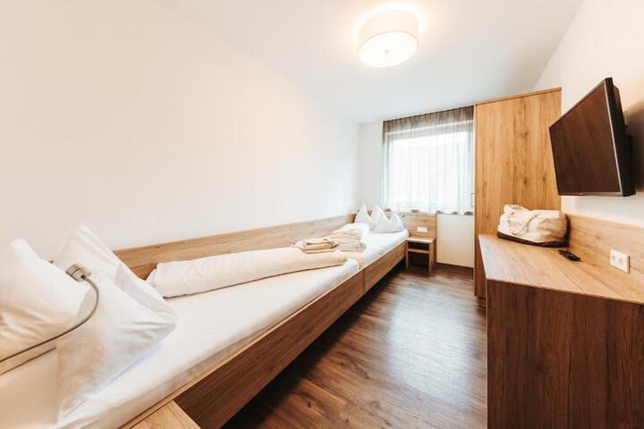 Room 4 of 64