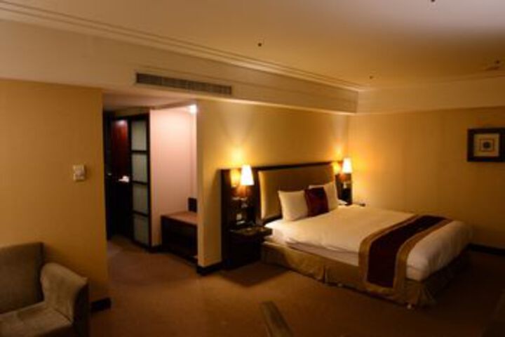 Room 37 of 82