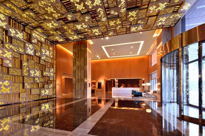 Entrance & Lobby
