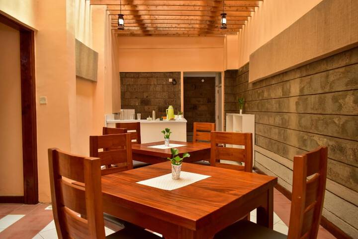 Dining 16 of 24