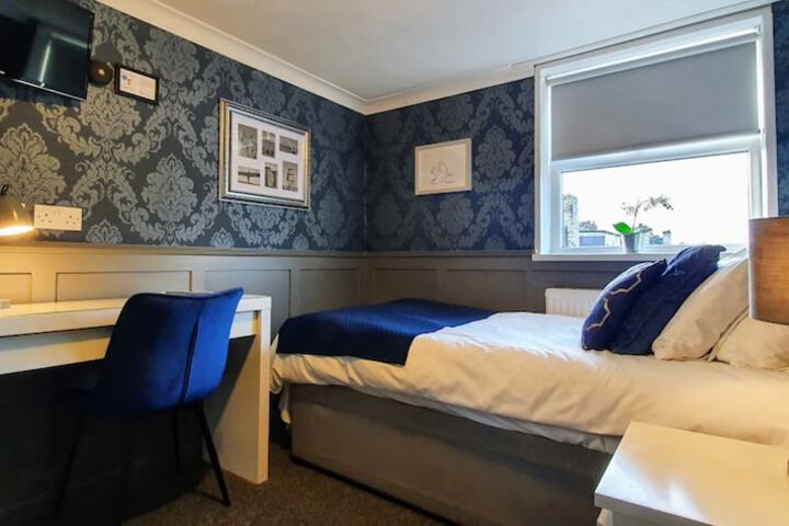 Room 12 of 130