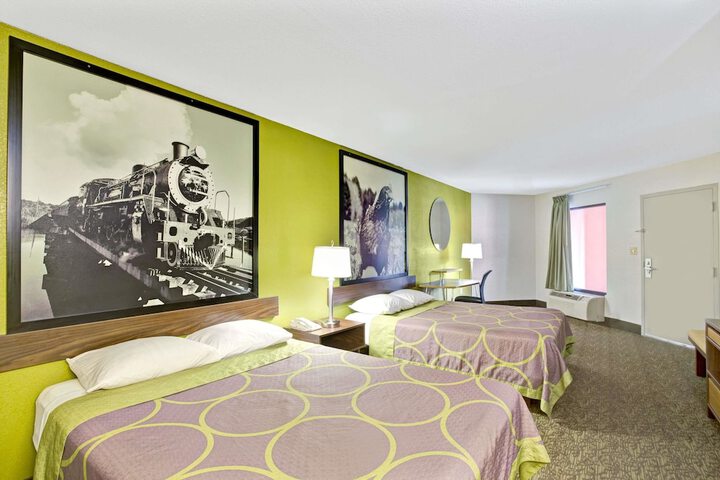 2 Queen Beds (8 of 13)