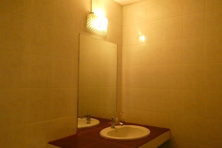 Room 32 of 67