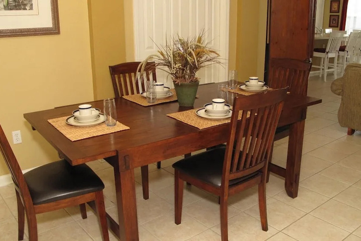 Dining 19 of 22