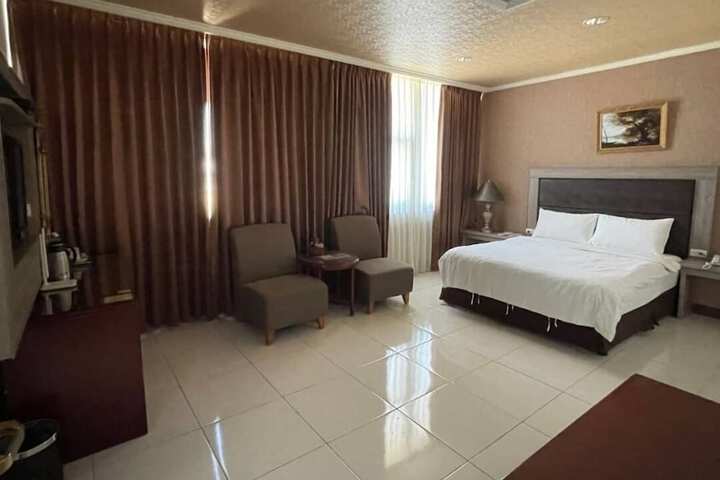 Room 8 of 23