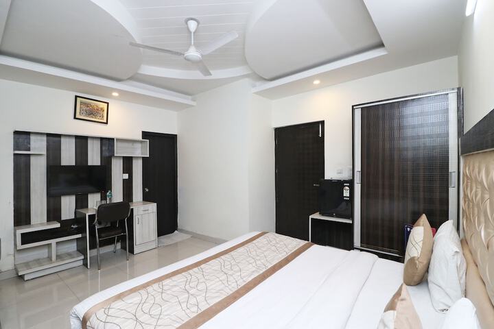 Room 12 of 25