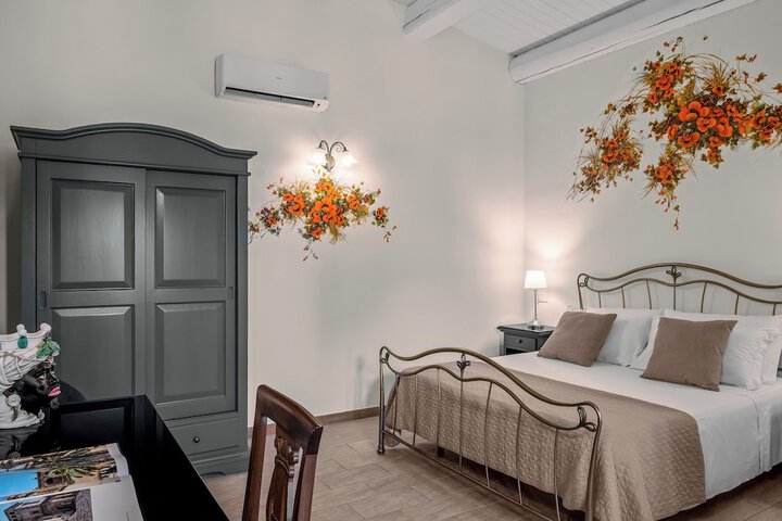 Room 28 of 87