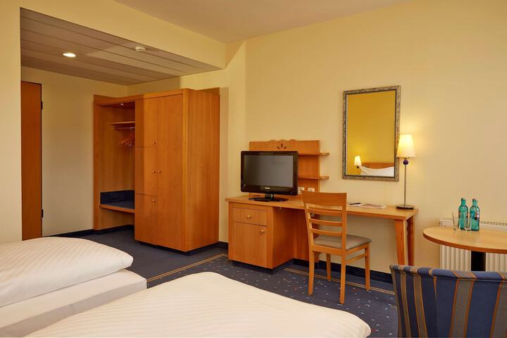 Room 32 of 91