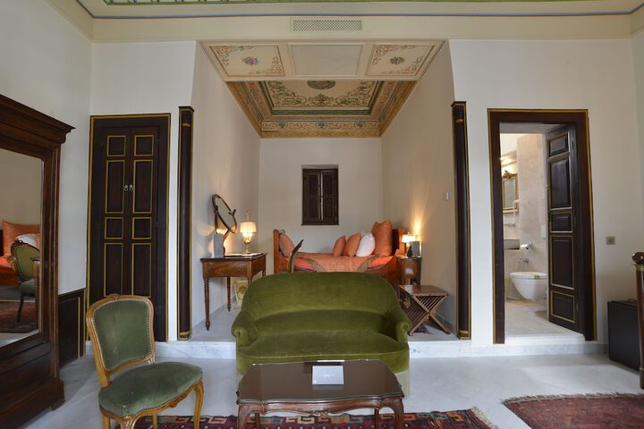 Room 6 of 42