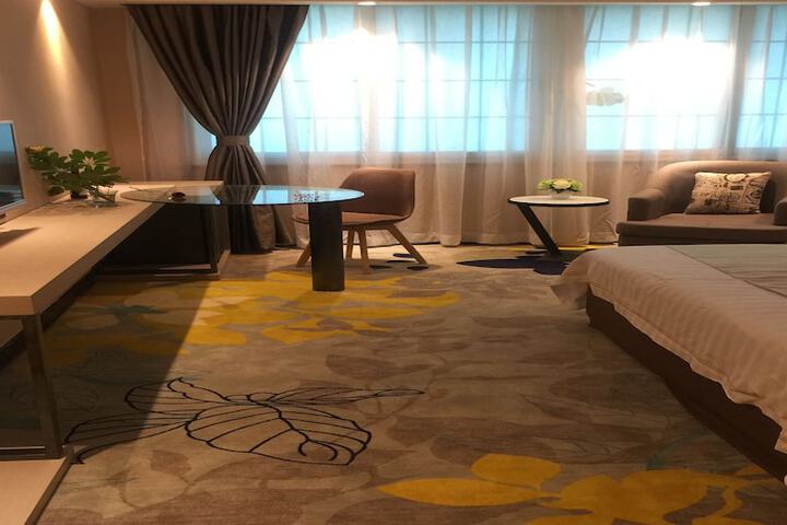 Room 13 of 65