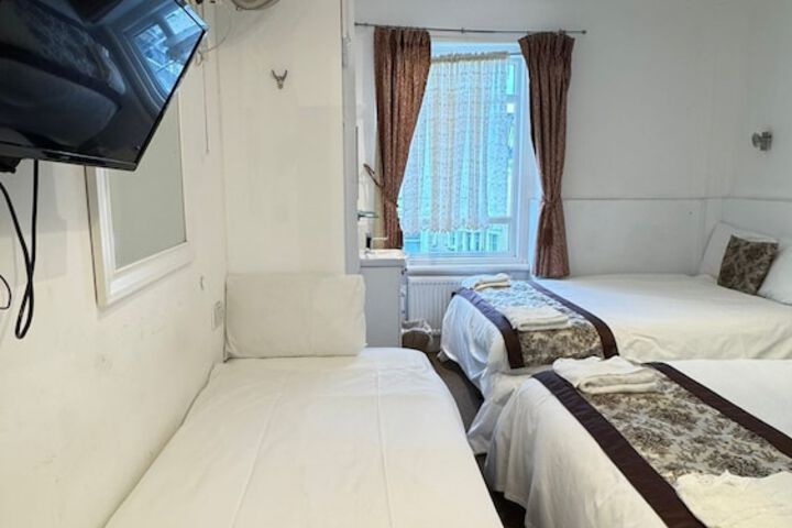 Room 82 of 118
