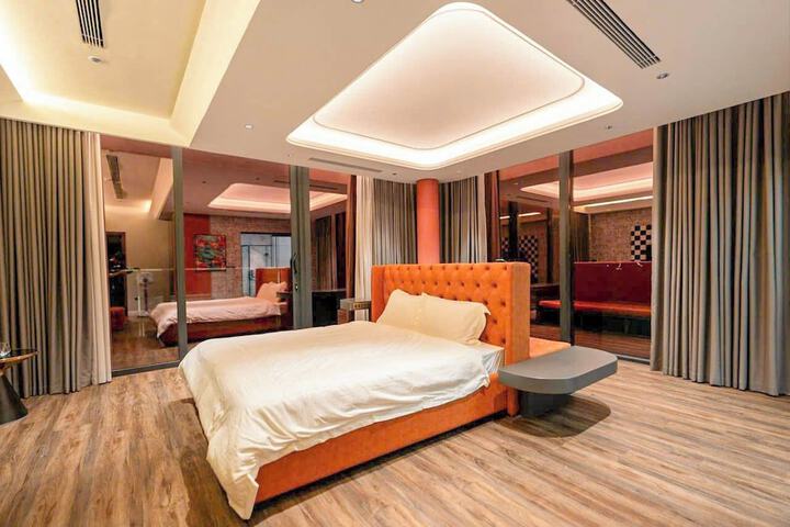 Room 74 of 168