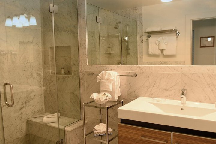 Room 143 of 181