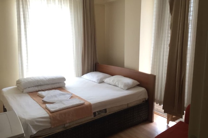 Room 3 of 10